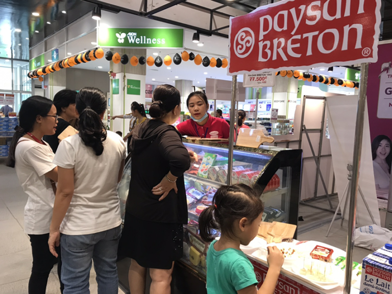 THE “COOKING DEMO” EVENT TAKEN PLACE AROUND THE AEON MALL